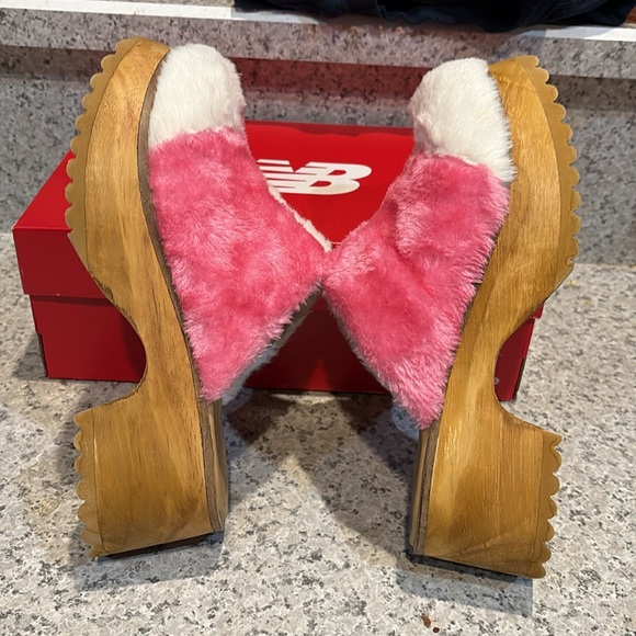 Urban Outfitters Pink & White Checker Board Wooden Clogs Sz 8 - Picture 11 of 13